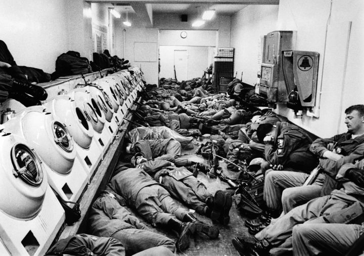 Soldiers in DC Sleep in Laundromat