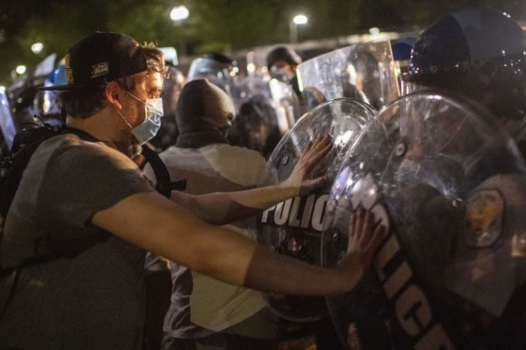 TOPSHOT-US-POLITICS-POLICE-JUSTICE-RACISM