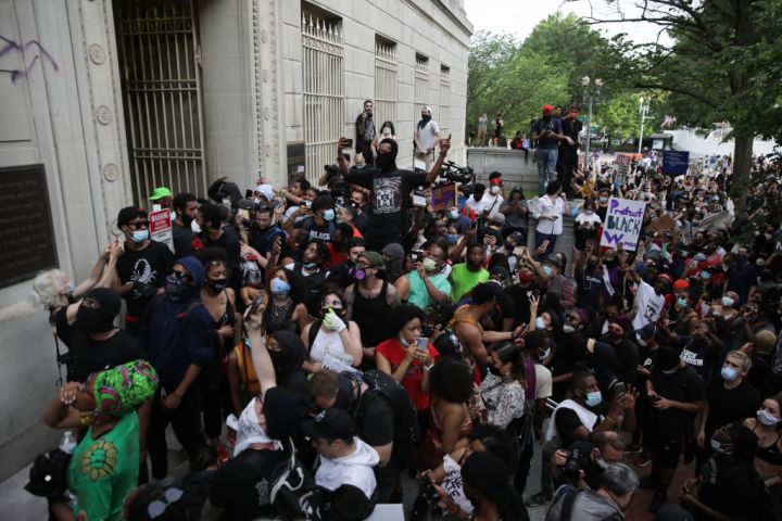 Washington: Hundreds protest George Floyd death