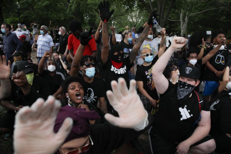 Washington: Hundreds protest George Floyd death