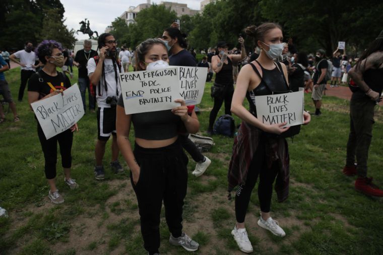 Washington: Hundreds protest George Floyd death