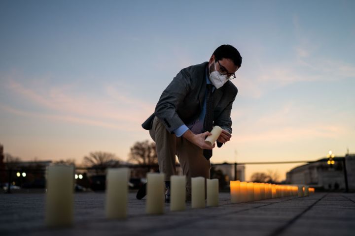 Congressional Moment Of Silence Held For 800,000 American Lives Lost To COVID-19