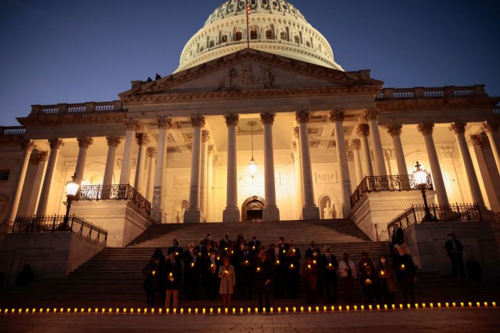 Congressional Moment Of Silence Held For 800,000 American Lives Lost To COVID-19